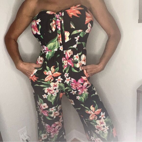 Tropical jumpsuit 🌺 cropped 🌺 pockets 🌺 small - Picture 1 of 7